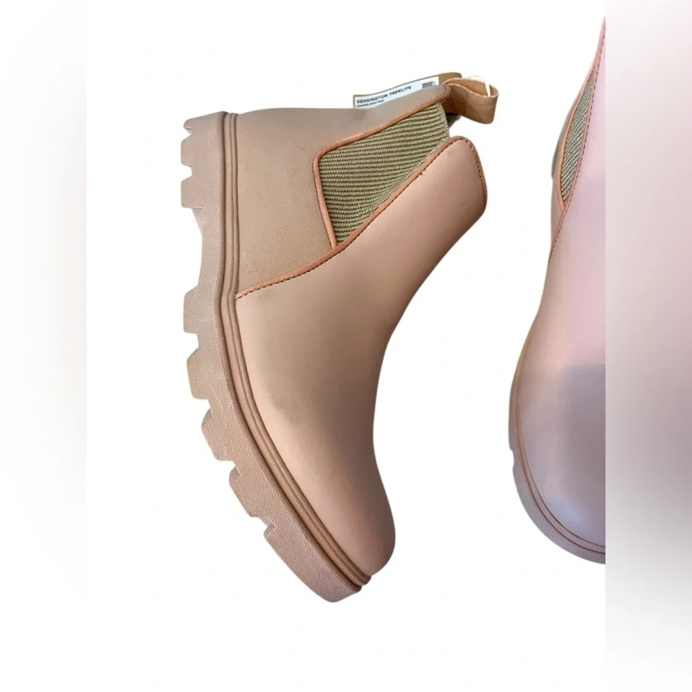 NWT Native Kensington Treklite Chelsea Light Pink Ankle Boots